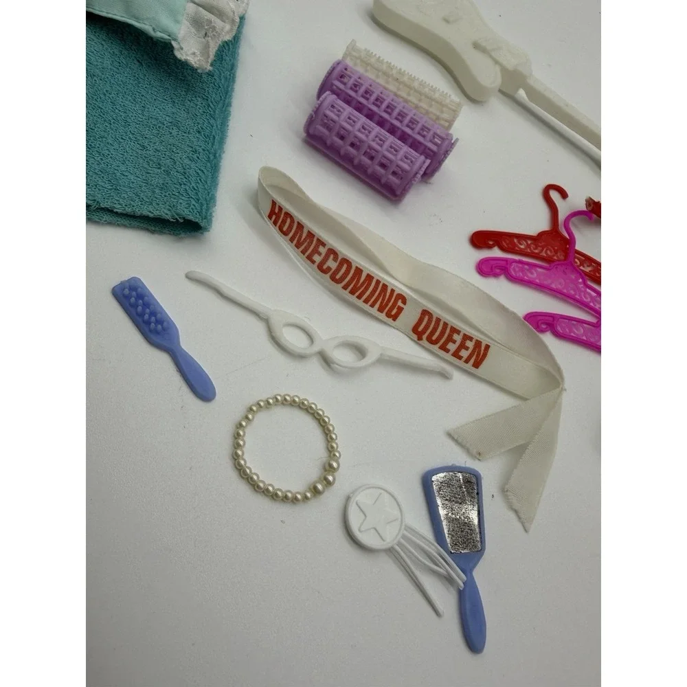 Vintage Barbie  Accessories w/Hangers, Guitar Purses Brushes Belts Jewelry‎